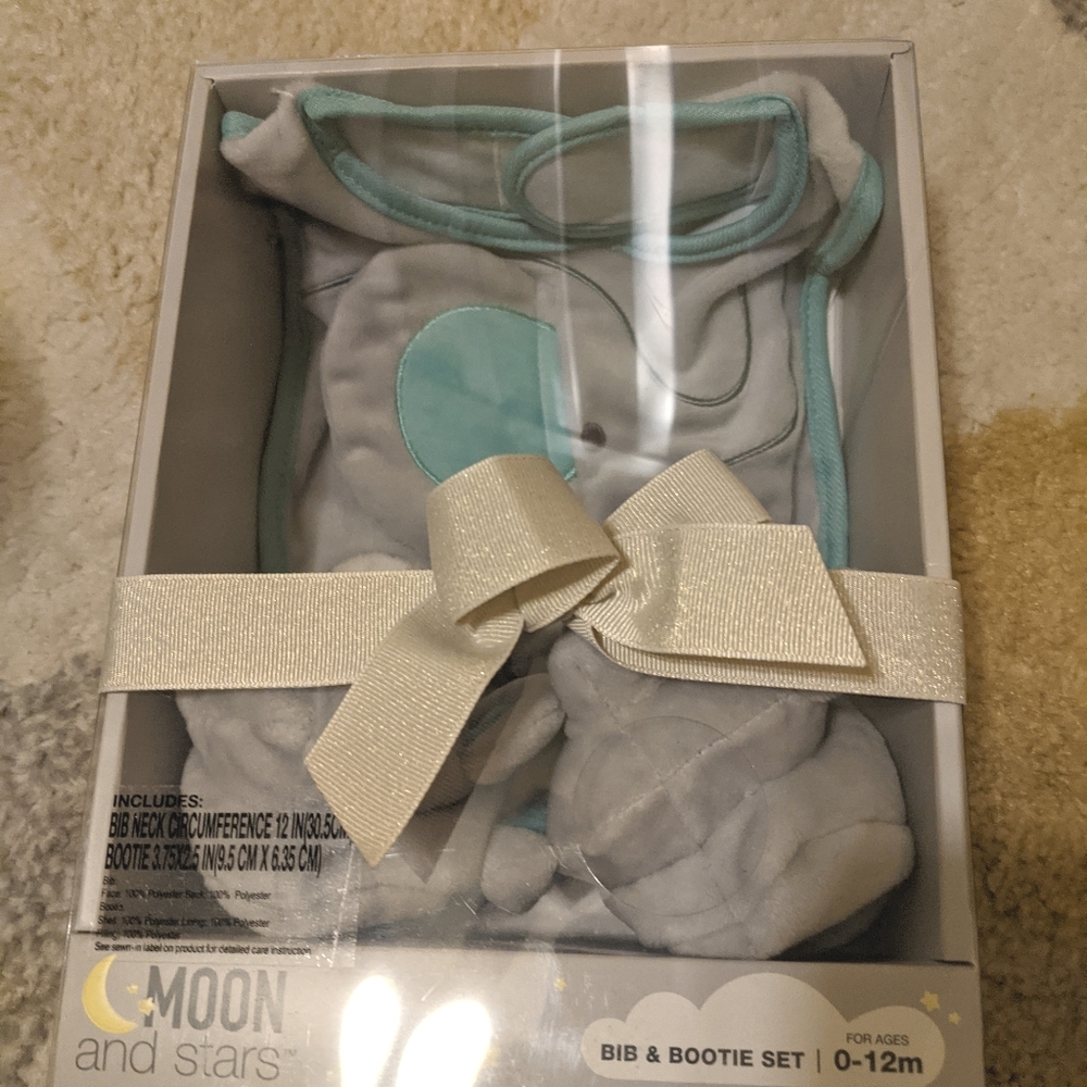 Elephant bib and Bootie set
